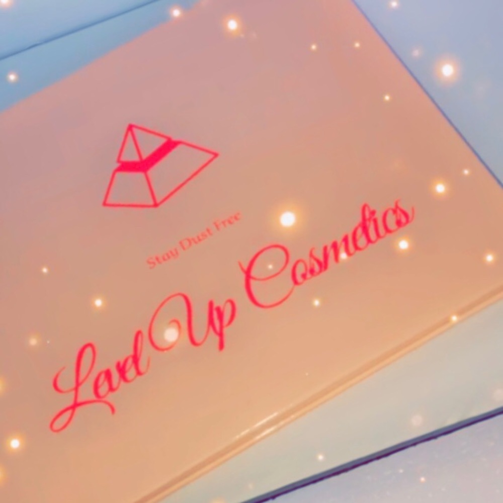 Level Up stay Dust Free Eyeshadow Palette - Picture 2 of 7
